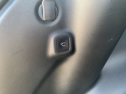 Used 2023 Jeep Compass Latitude w/ Convenience Group AWD/4WD image 25