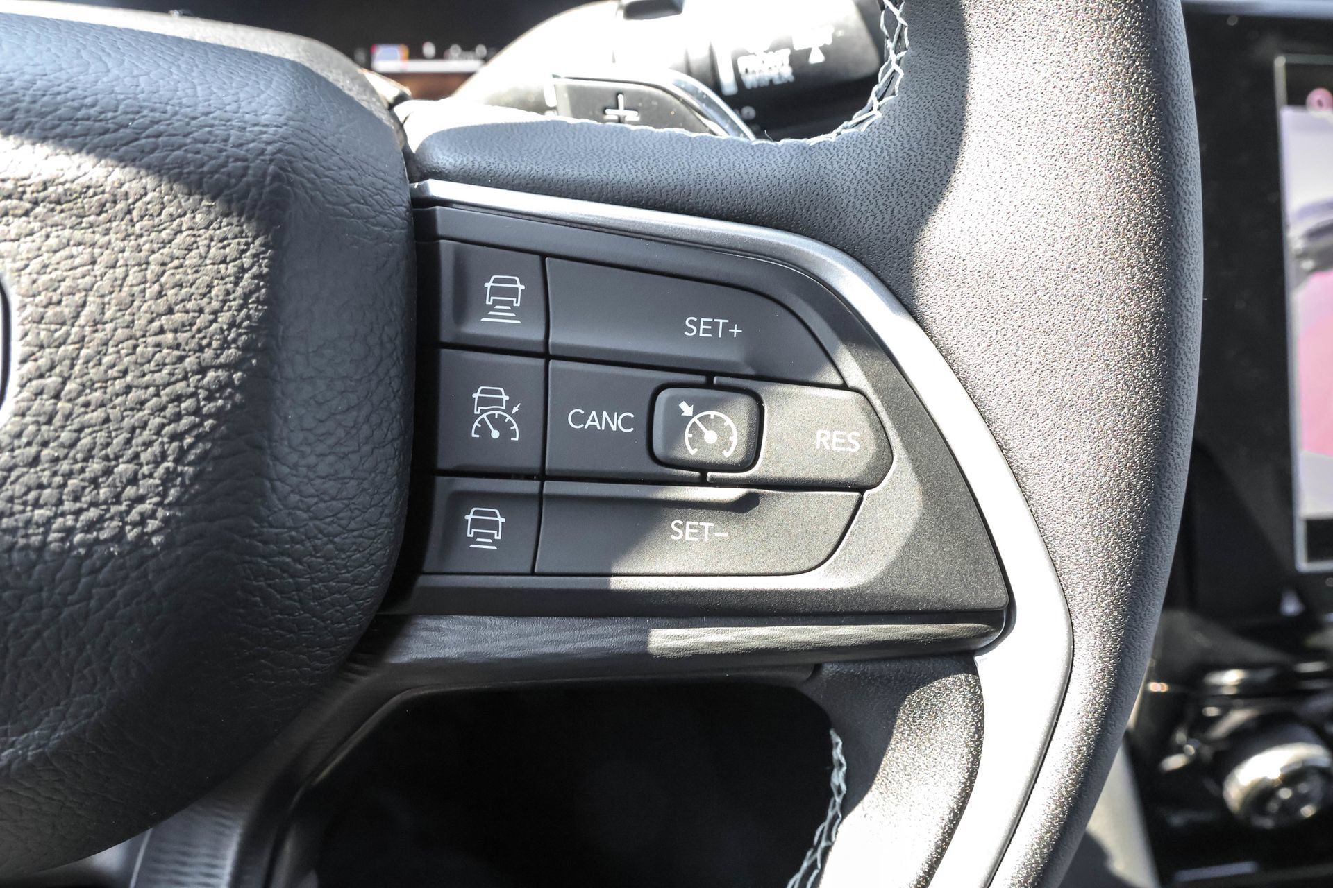 New 2025 Jeep Grand Cherokee Altitude AWD/4WD image 26