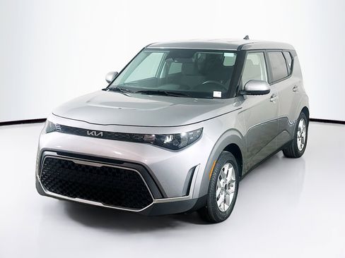 Used 2025 Kia Soul LX w/ LX Technology Package FWD image 3