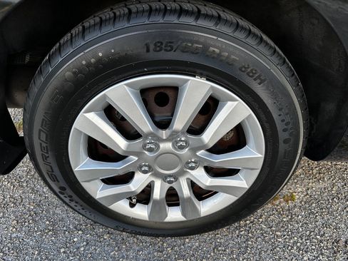 Used 2012 Nissan Versa SV image 17