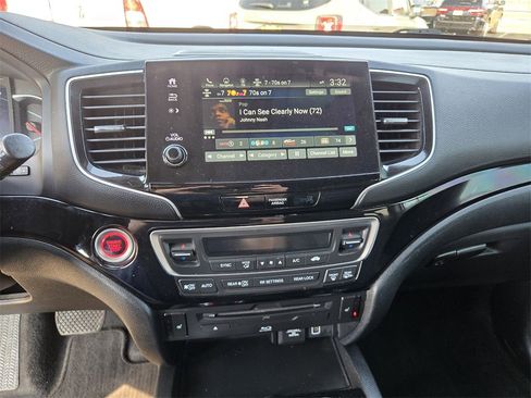 Used 2021 Honda Pilot Touring image 3