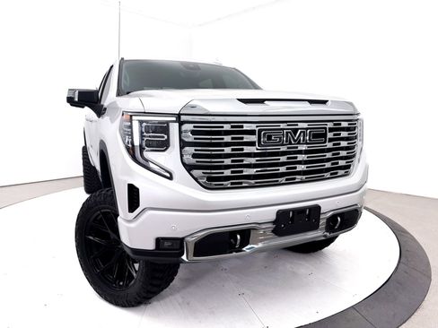 Used 2024 GMC Sierra 1500 Denali w/ Denali Reserve Package AWD/4WD image 8