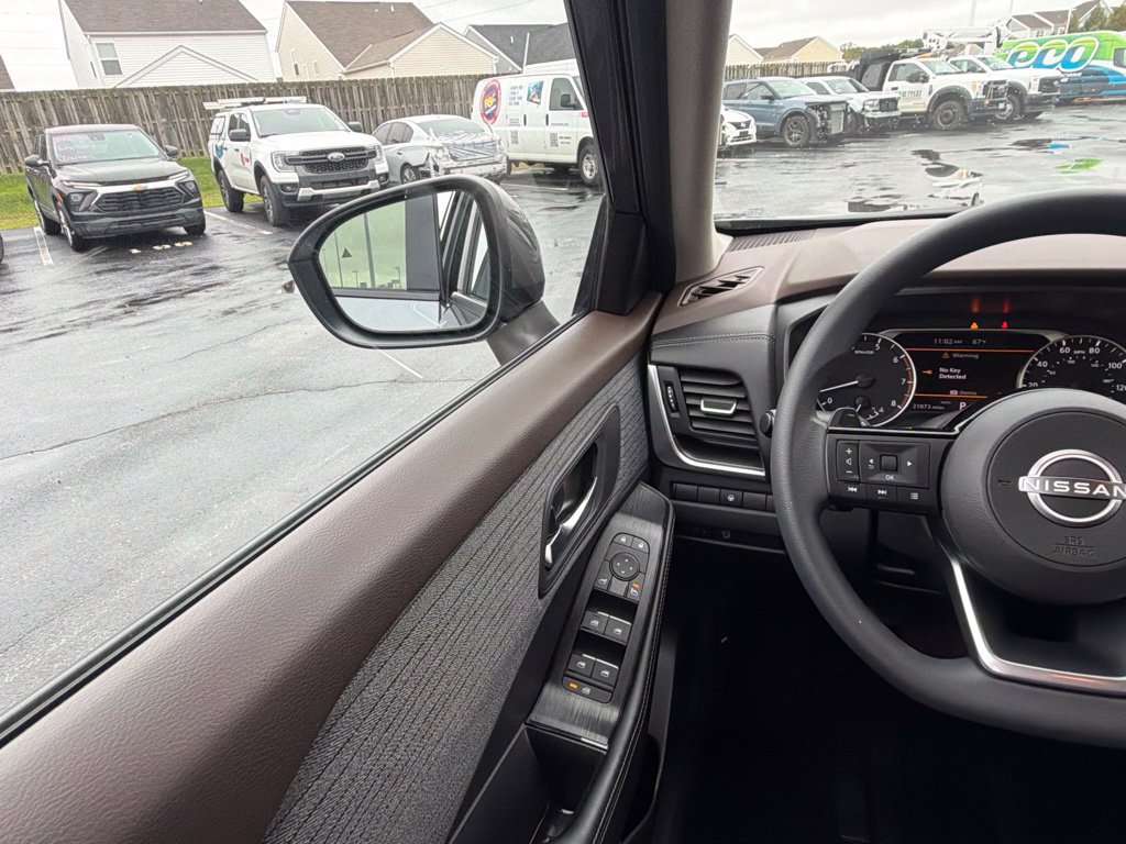 Used 2023 Nissan Rogue SV AWD/4WD image 23