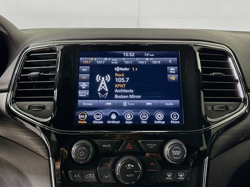 Used 2022 Jeep Grand Cherokee Laredo E w/ Security & Convenience Group image 21