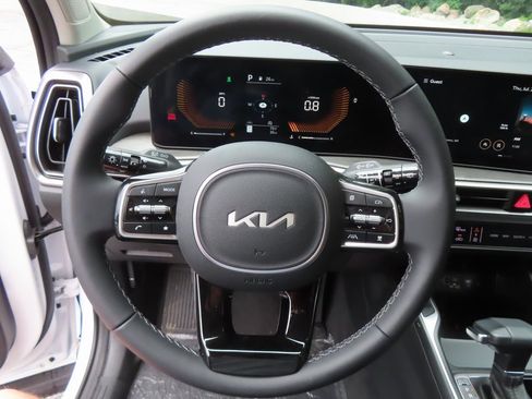 Certified 2025 Kia Sorento X-Line EX image 4