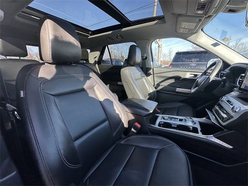 Certified 2022 Ford Explorer XLT w/ Equipment Group 202A image 34