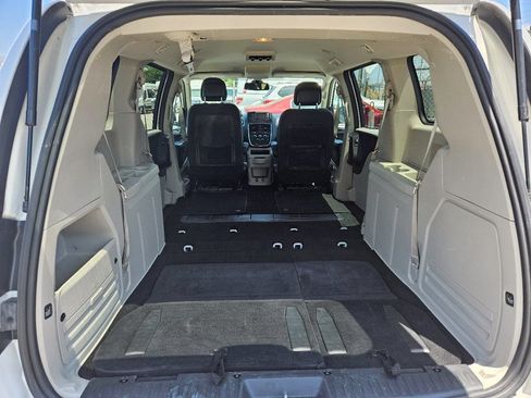 Used 2019 Dodge Grand Caravan SE FWD image 35