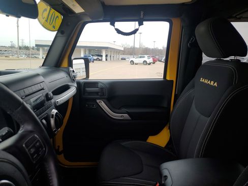 Used 2015 Jeep Wrangler Sahara image 24