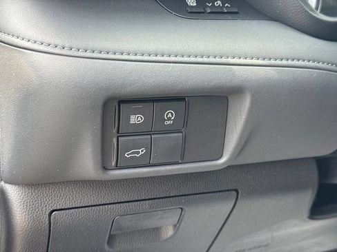 Used 2024 Toyota Highlander XLE FWD image 40