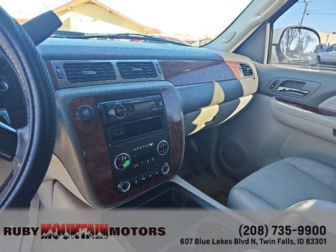 Used 2007 Chevrolet Suburban LT w/ LT Preferred Equipment Group image 14