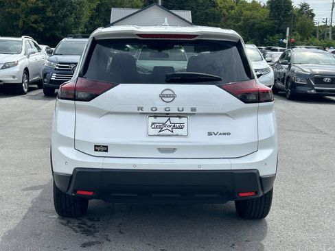 Used 2024 Nissan Rogue SV AWD/4WD image 6