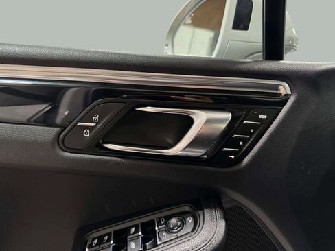 Used 2024 Porsche Macan image 8