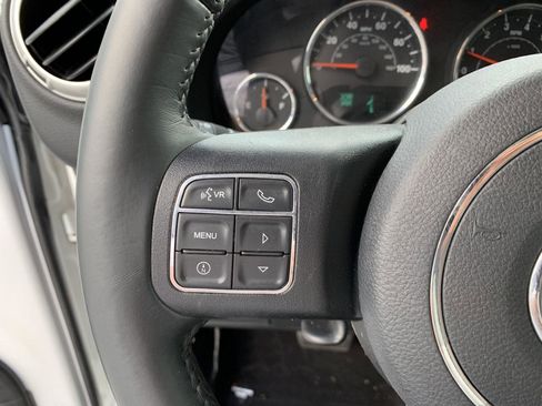 Used 2017 Jeep Wrangler Unlimited Sahara w/ Connectivity Group image 17