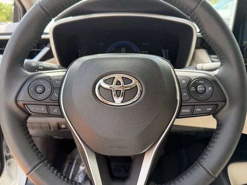 Used 2024 Toyota Corolla XLE FWD image 21