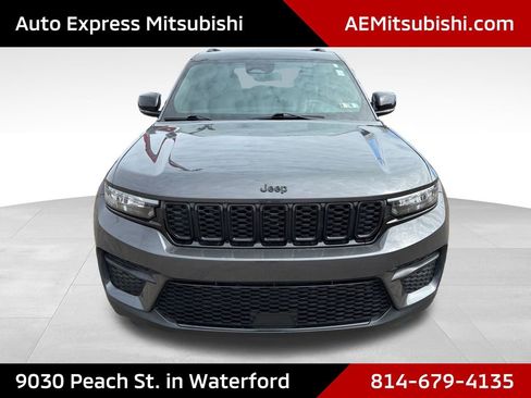 Used 2023 Jeep Grand Cherokee Altitude AWD/4WD image 2