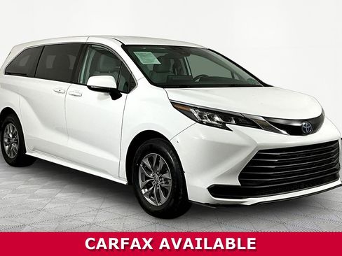 Used 2022 Toyota Sienna LE FWD image 3