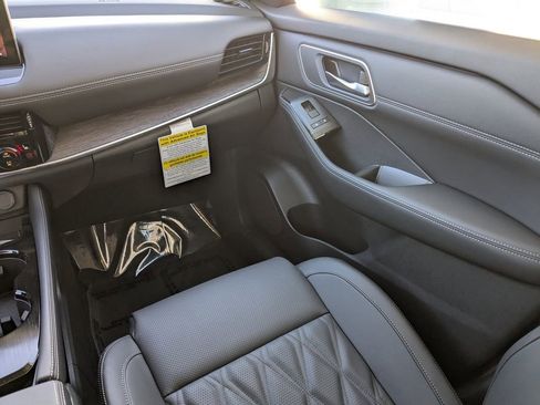 New 2026 Nissan Rogue Platinum AWD/4WD image 18