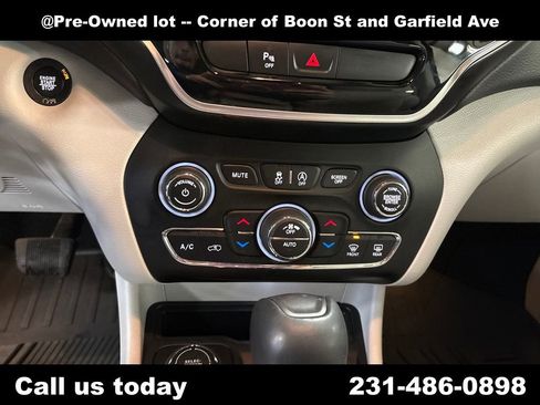 Used 2020 Jeep Cherokee Limited image 17