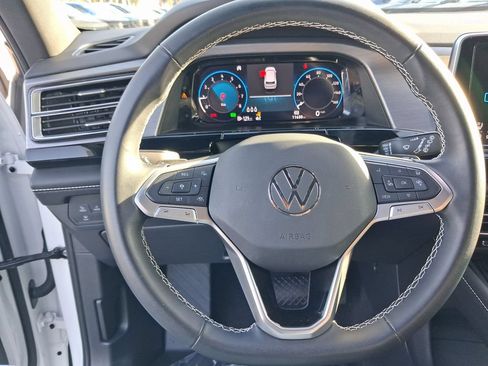 Used 2025 Volkswagen Atlas Cross Sport SE FWD image 17