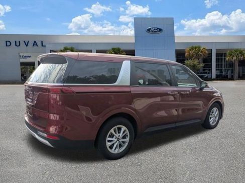 Used 2024 Kia Carnival LX FWD image 6