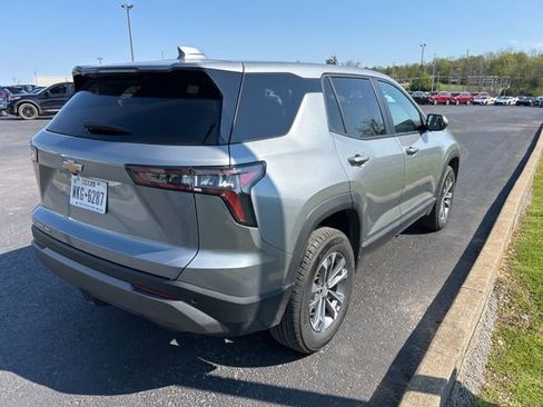 Used 2025 Chevrolet Equinox LT image 3
