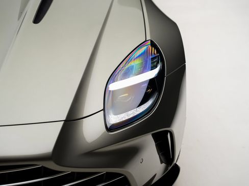 Used 2025 Aston Martin V8 Vantage Coupe RWD image 11