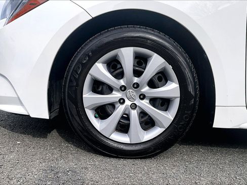 Used 2022 Toyota Corolla LE image 9