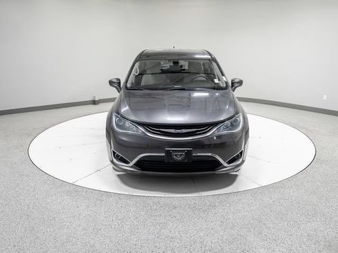 Used 2018 Chrysler Pacifica Touring Plus FWD image 28