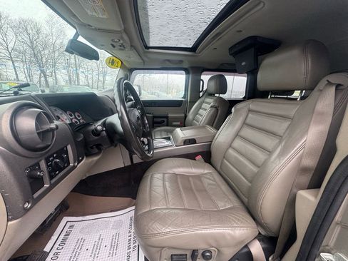 Used 2004 HUMMER H2 w/ Preferred Equipment Group image 32