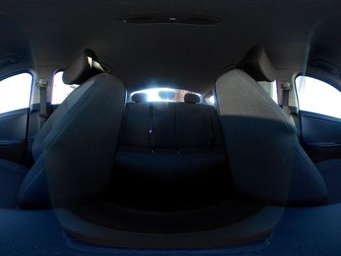 Used 2025 Kia K4 LXS image 42