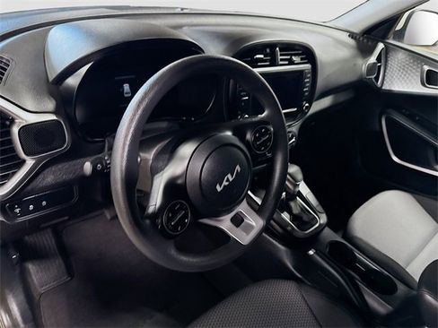 Used 2023 Kia Soul LX w/ LX Technology Package image 16