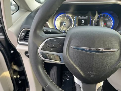 Used 2023 Chrysler Voyager LX FWD image 18