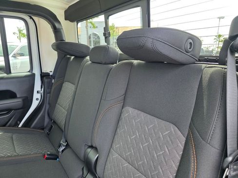 New 2026 Jeep Gladiator Mojave image 9