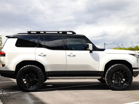 Used 2025 Lexus GX 550 w/ Accessory Package (2T) AWD/4WD image 16
