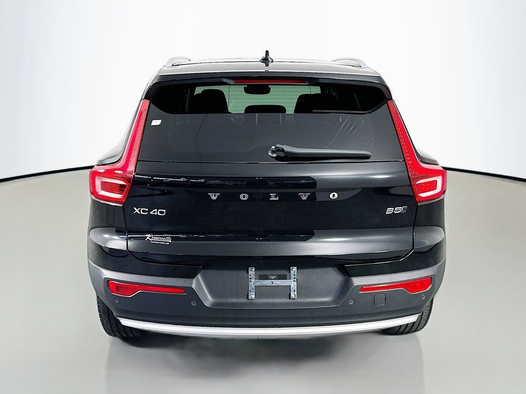 Used 2024 Volvo XC40 B5 Plus AWD/4WD image 6