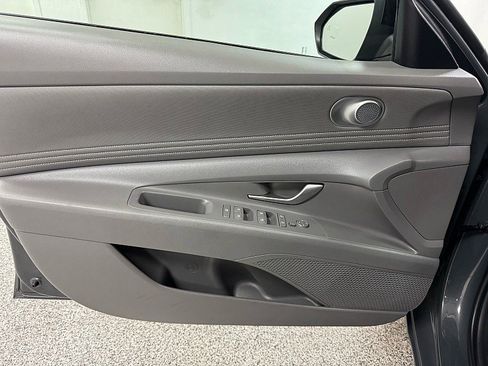 Used 2025 Hyundai Elantra Sport FWD image 9