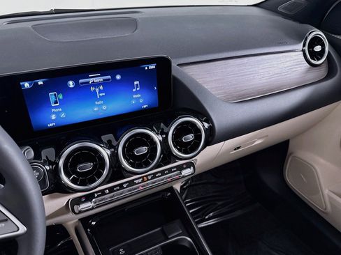Certified 2026 Mercedes-Benz GLA 250 image 21