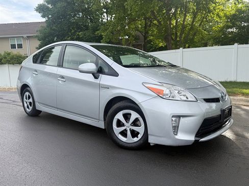Used 2014 Toyota Prius Two FWD image 2