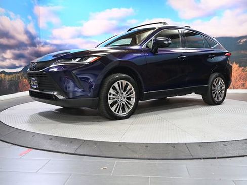 Used 2021 Toyota Venza XLE image 3