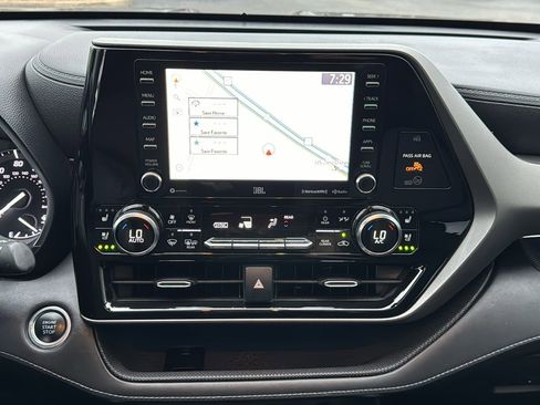 Used 2020 Toyota Highlander Limited FWD image 34