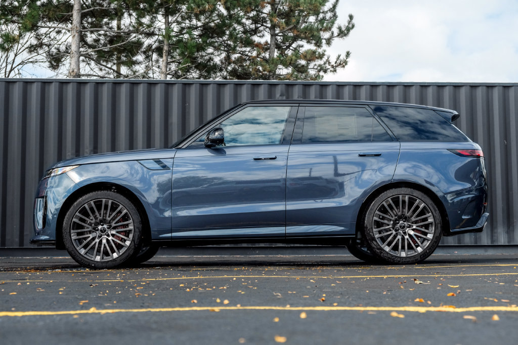 New 2027 Land Rover Range Rover Sport SV AWD/4WD image 3