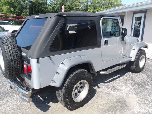 Used 2004 Jeep Wrangler 4WD image 7