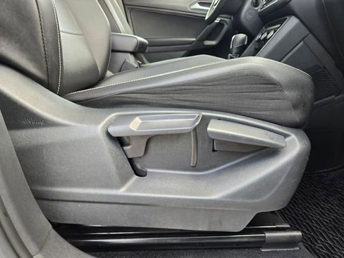 Used 2021 Volkswagen Tiguan SE R-Line image 48