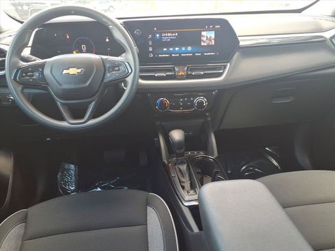 Used 2025 Chevrolet TrailBlazer LT AWD/4WD image 9