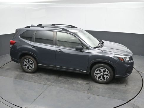 Used 2020 Subaru Forester Premium image 14