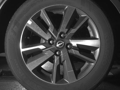 Used 2025 Nissan Versa SV image 15