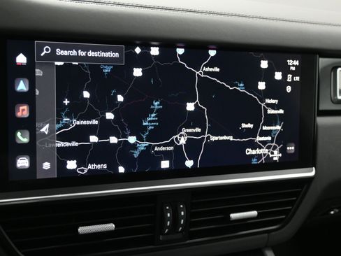 Certified 2022 Porsche Cayenne Platinum Edition image 16