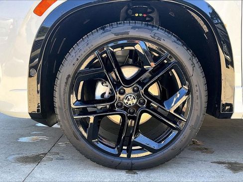 New 2026 Volkswagen Tiguan SE R-Line FWD image 8
