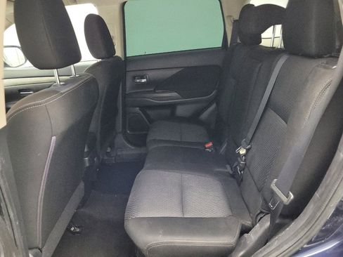 Used 2017 Mitsubishi Outlander SE image 18