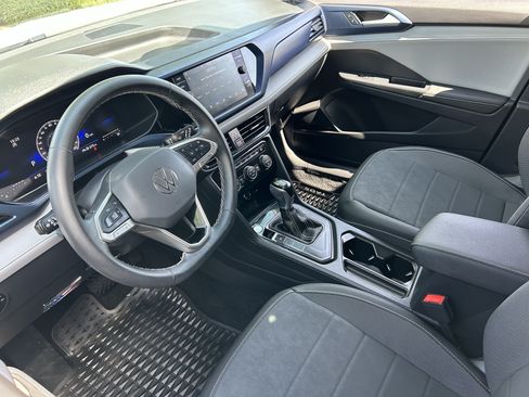 Certified 2024 Volkswagen Taos SE FWD image 16